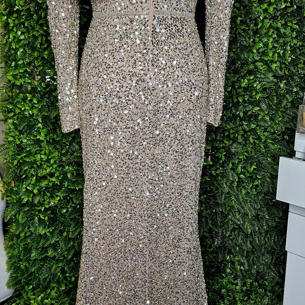 Mac Duggal dress, size 6, new with tags, bald spots on back bottom as shown - Picture 15 of 16